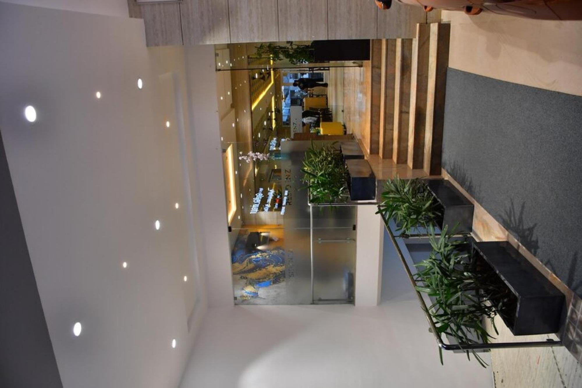 Отель Residenza Adhikrishna Arcade Ироду Экстерьер фото